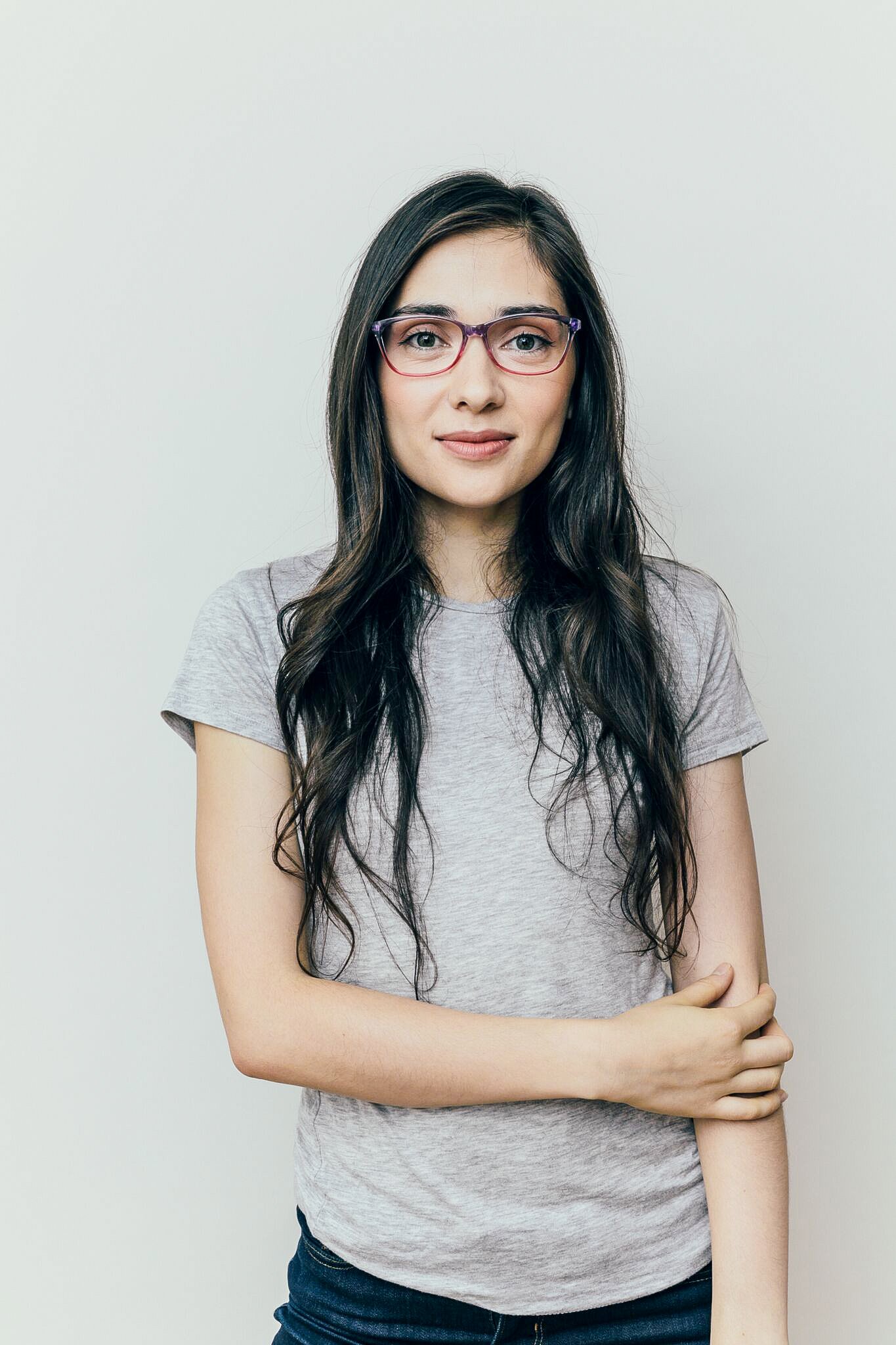 Second model wearing SUMMER frames